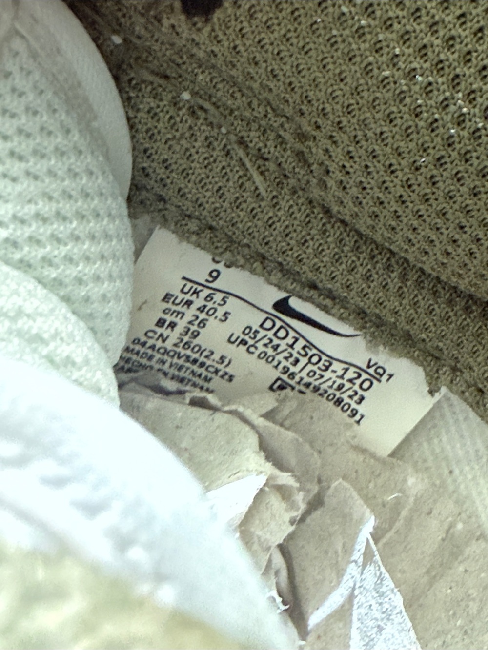Nike Dunk Low Woman’s White and Olive Green Sneakers - Picture 8 of 8